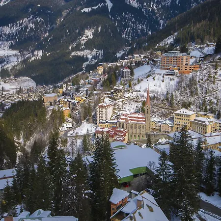 In Near Slopes 巴德加斯坦